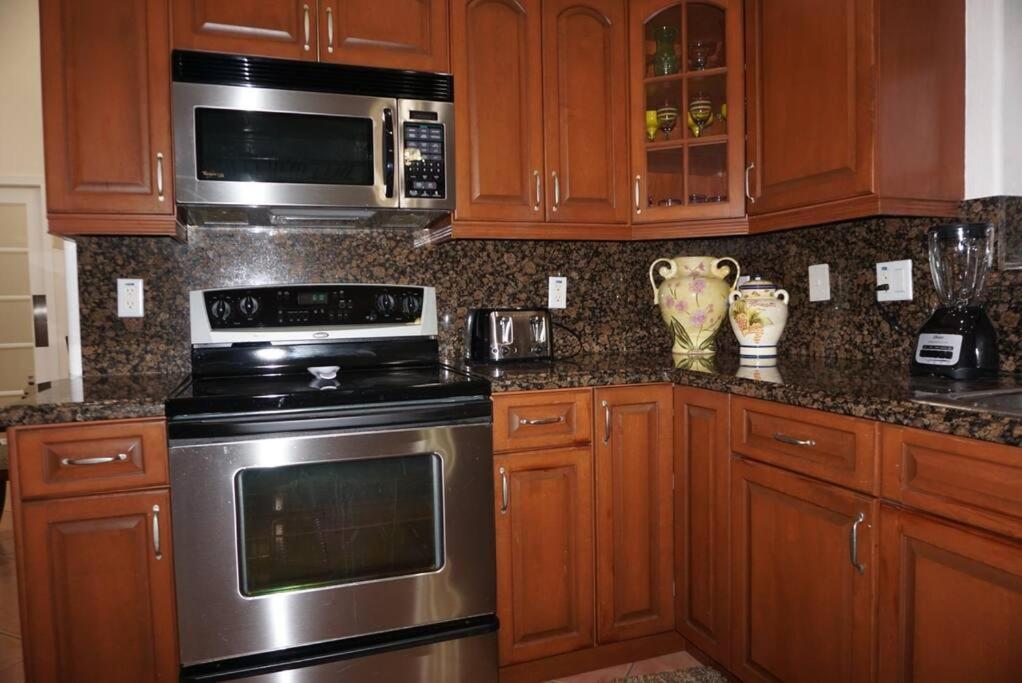 New Luxury Vacation Dream Rental- Sleeps 15! Miami Kültér fotó