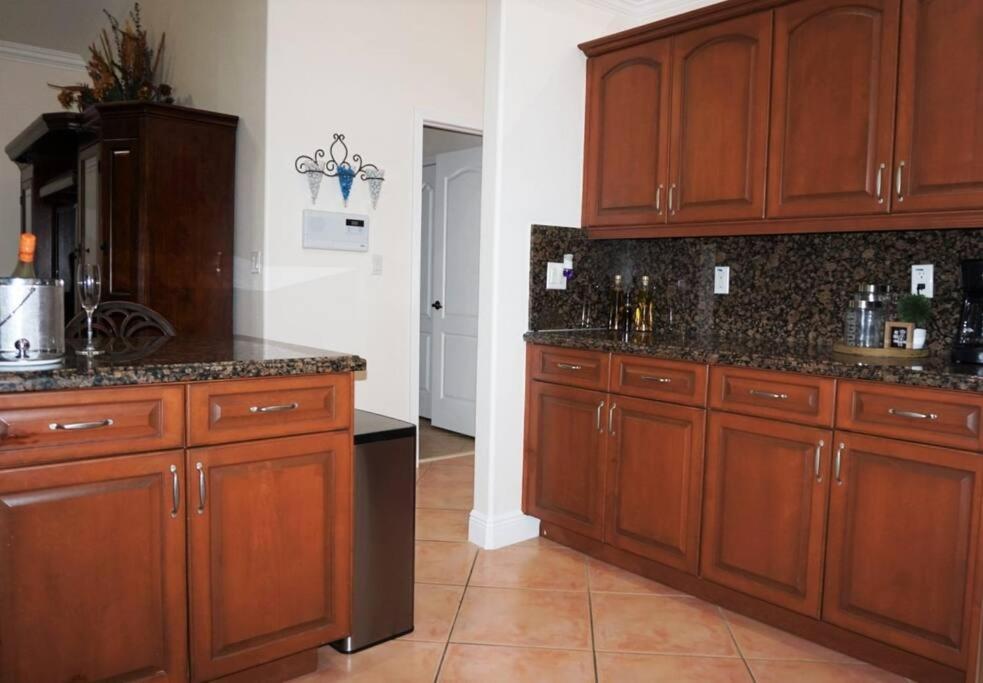 New Luxury Vacation Dream Rental- Sleeps 15! Miami Kültér fotó