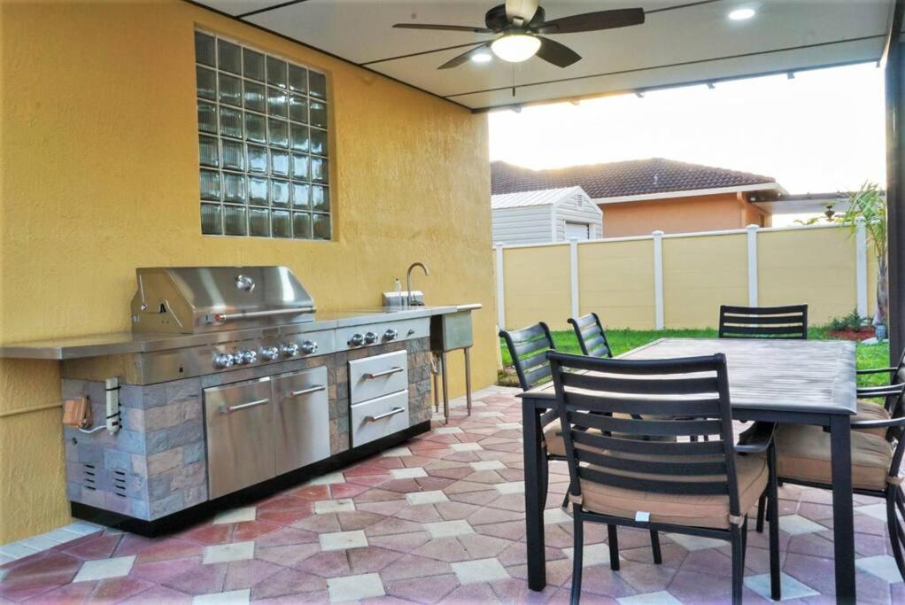 New Luxury Vacation Dream Rental- Sleeps 15! Miami Kültér fotó